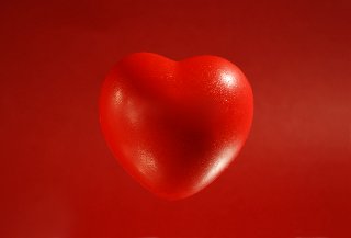 cuore rosso su sfondo rosso