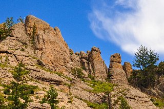 montagne e rocce con forma umana