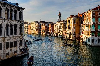 venezia stupenda con gondole