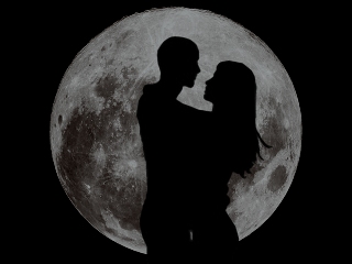 amarsi sotto una luna immensa