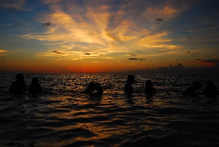 amore di gruppo al mare