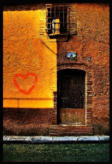 cuore su muro