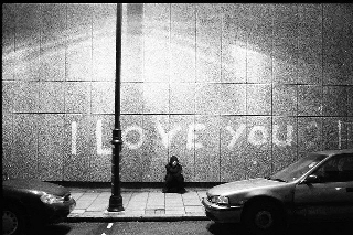 i love you scritto grande su ampio muro