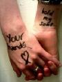 messaggi di amore complementari tra le mani